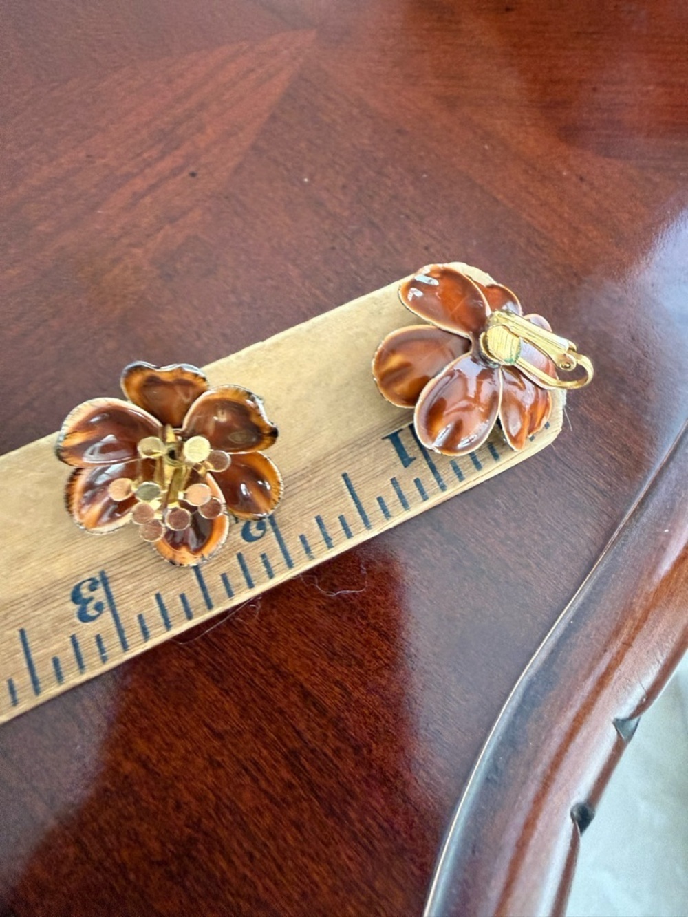 Vintage Clip On Earrings. - Picture 2 of 2